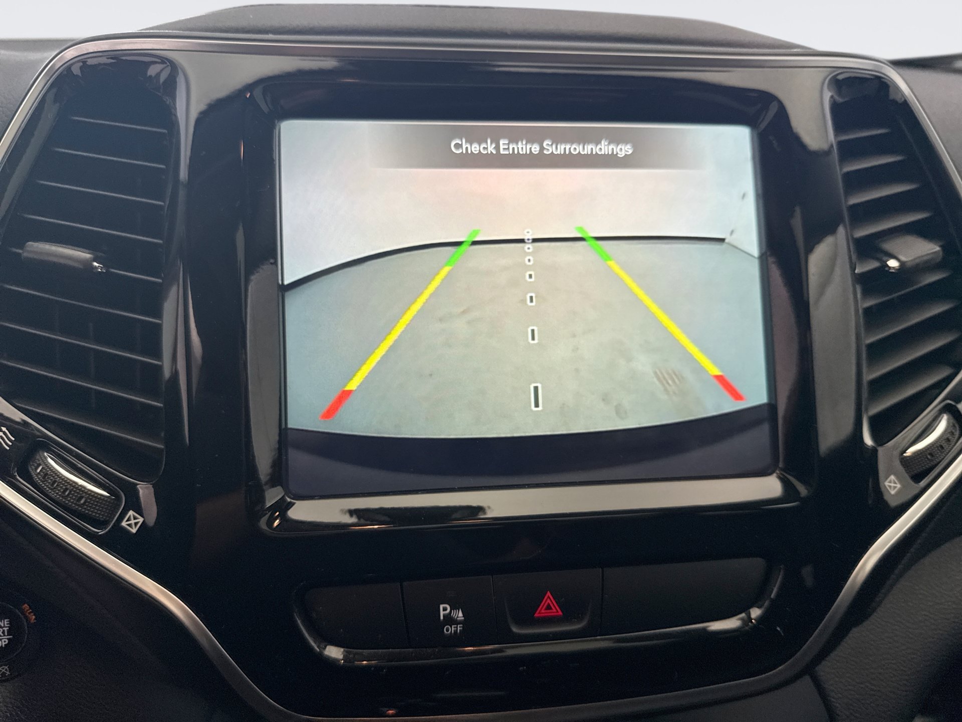 Used 2020 Jeep Cherokee Limited AWD/4WD image 16