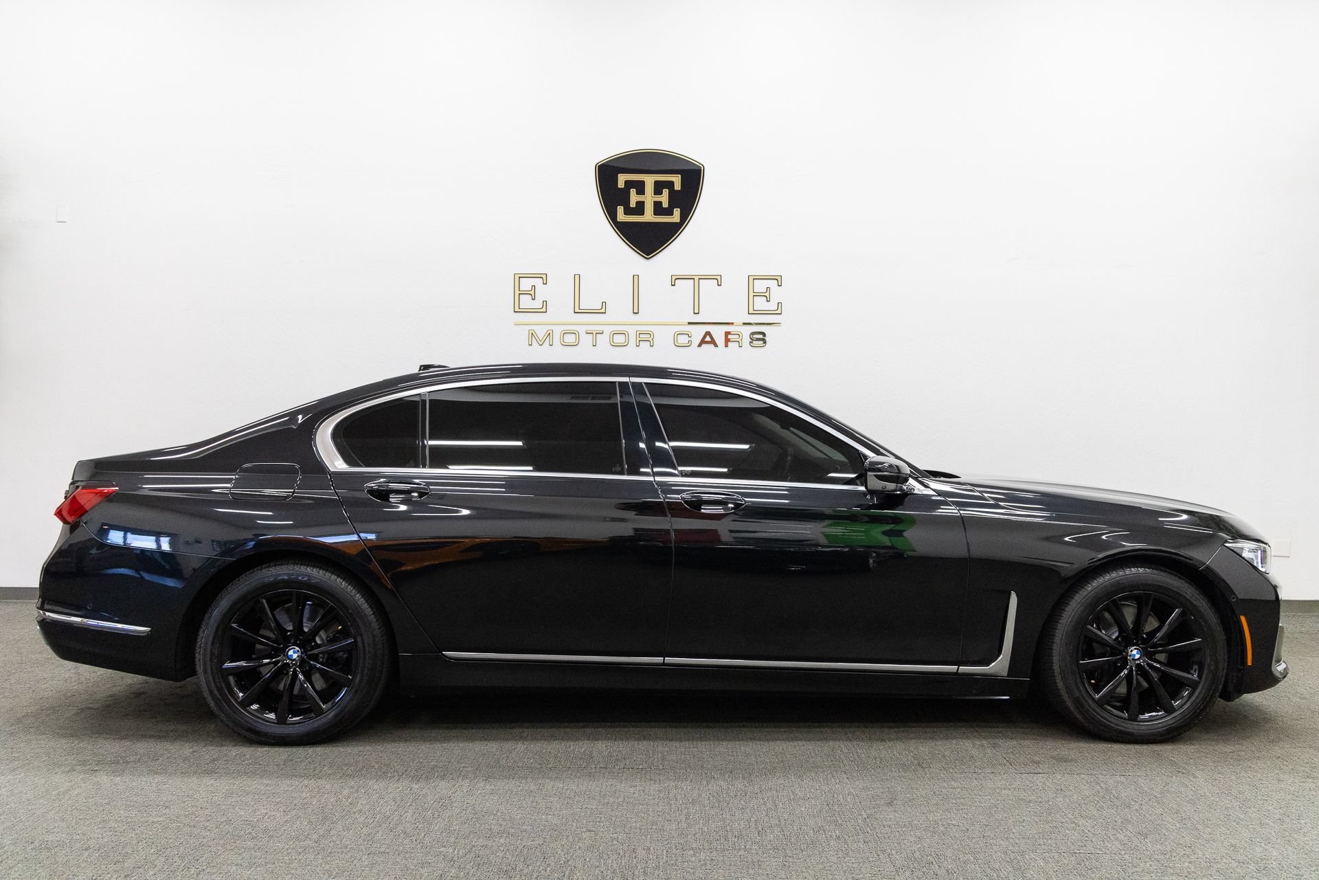 Used 2021 BMW 740i RWD image 10