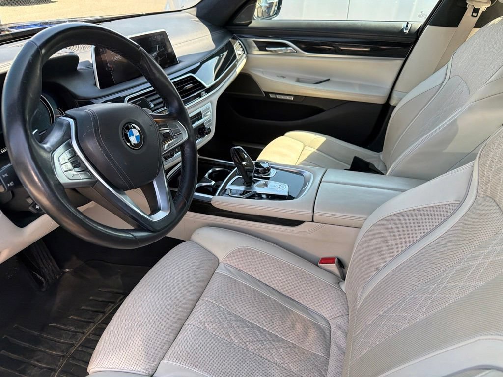 Used 2016 BMW 750i xDrive AWD/4WD image 32
