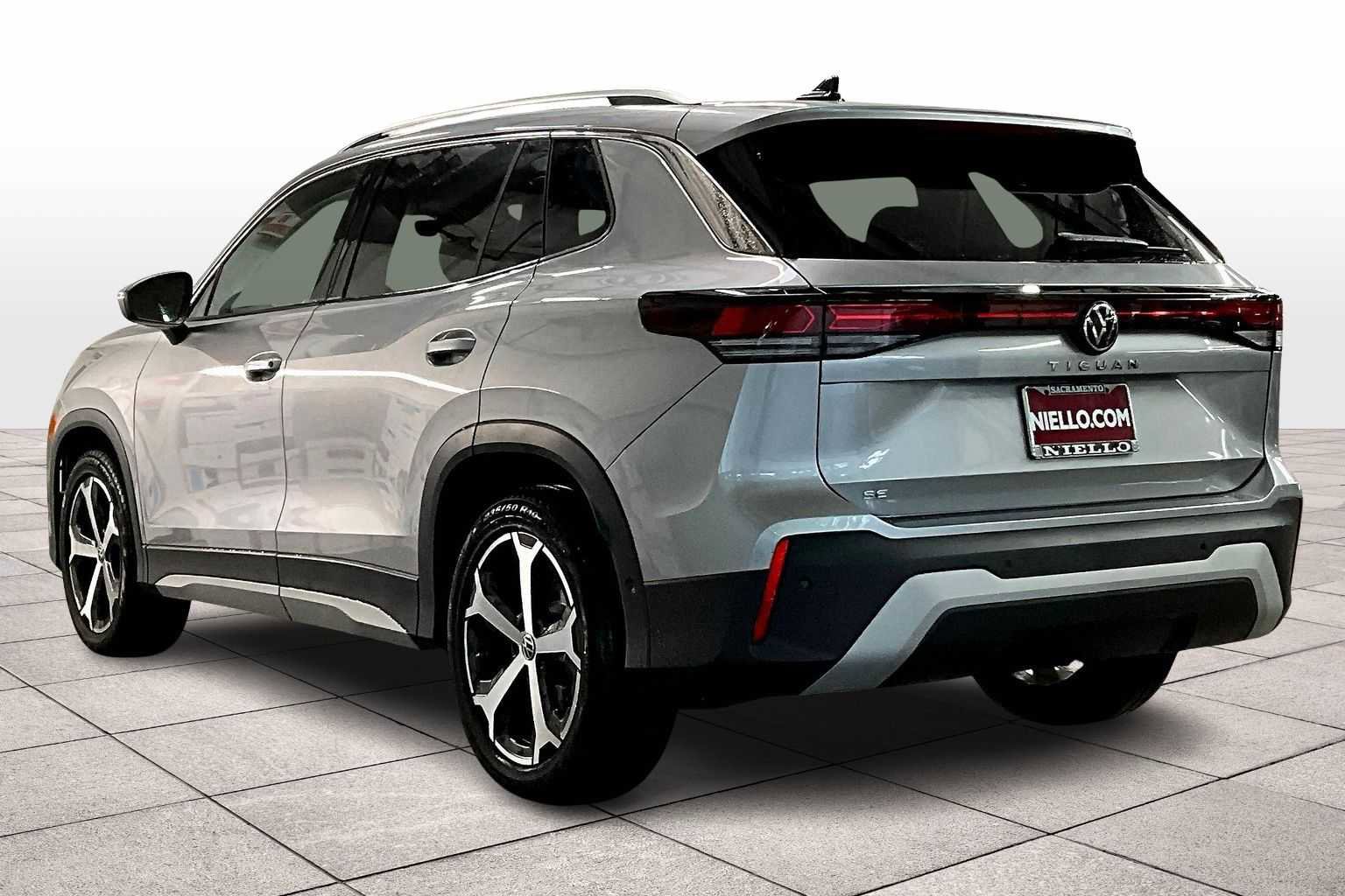 New 2026 Volkswagen Tiguan SE image 3