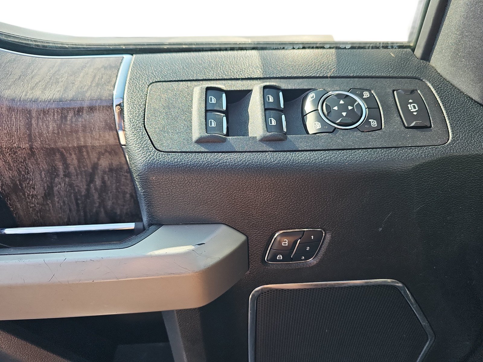 Used 2017 Ford F250 Lariat w/ Lariat Value Package AWD/4WD image 23