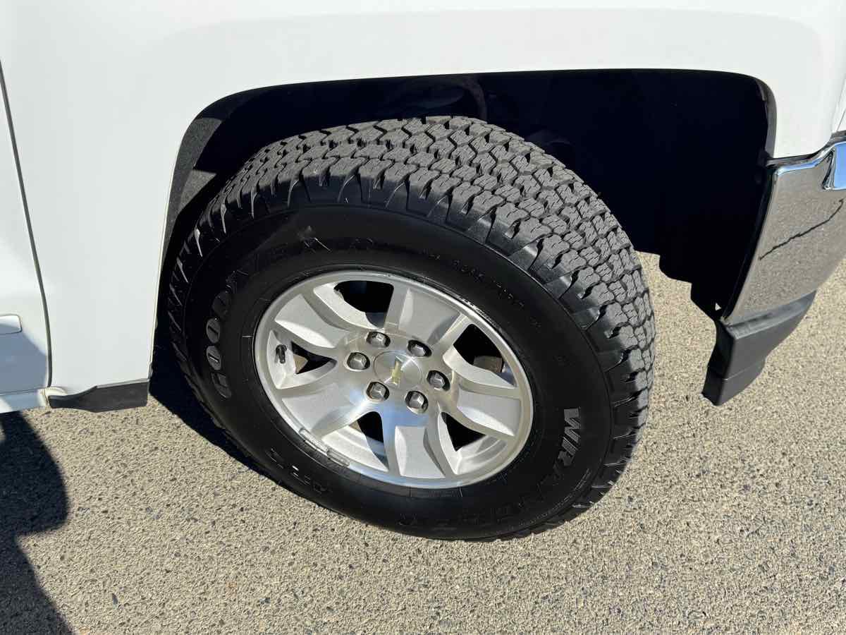 Used 2018 Chevrolet Silverado 1500 LT w/ All Star Edition image 32