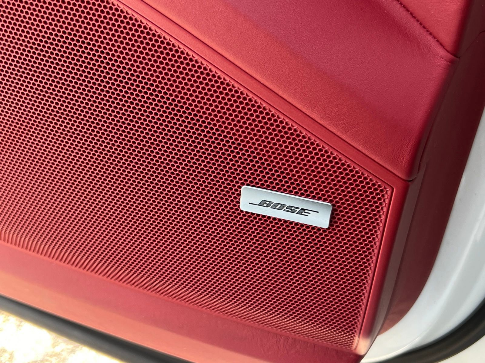 Certified 2022 Porsche Cayenne Platinum Edition image 29