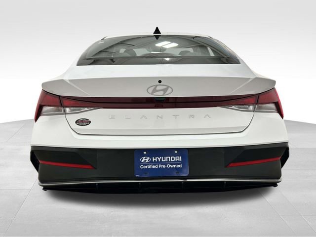 Certified 2025 Hyundai Elantra SE FWD image 4