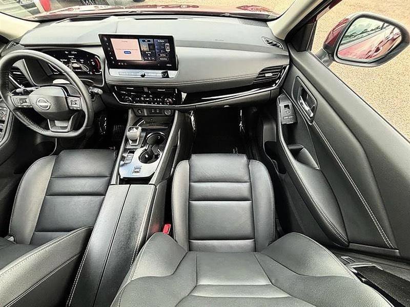 Used 2025 Nissan Rogue SL w/ Tech Package image 12