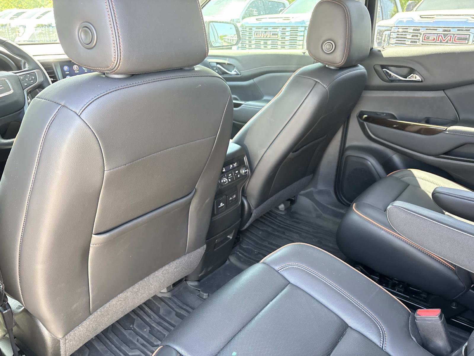 Used 2023 GMC Acadia AT4 w/ Technology Package image 28