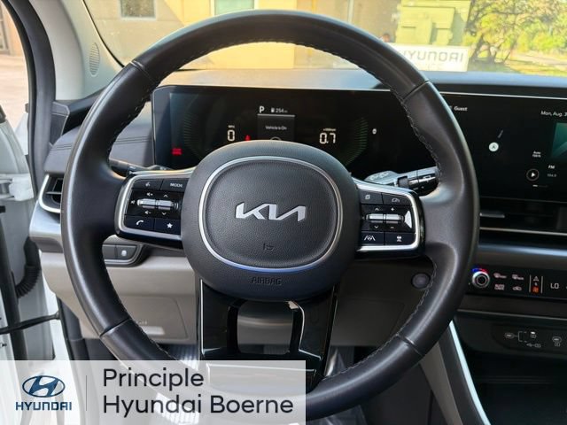 Used 2025 Kia Carnival FWD image 8