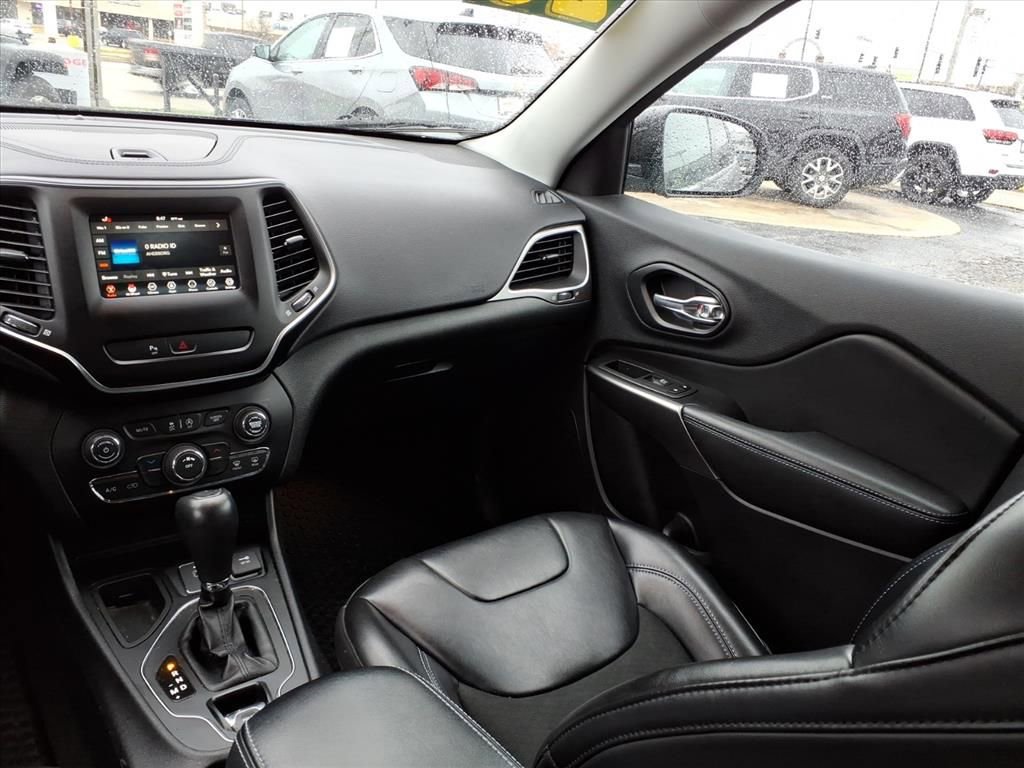 Used 2020 Jeep Cherokee Latitude Plus w/ Cold Weather Group image 16