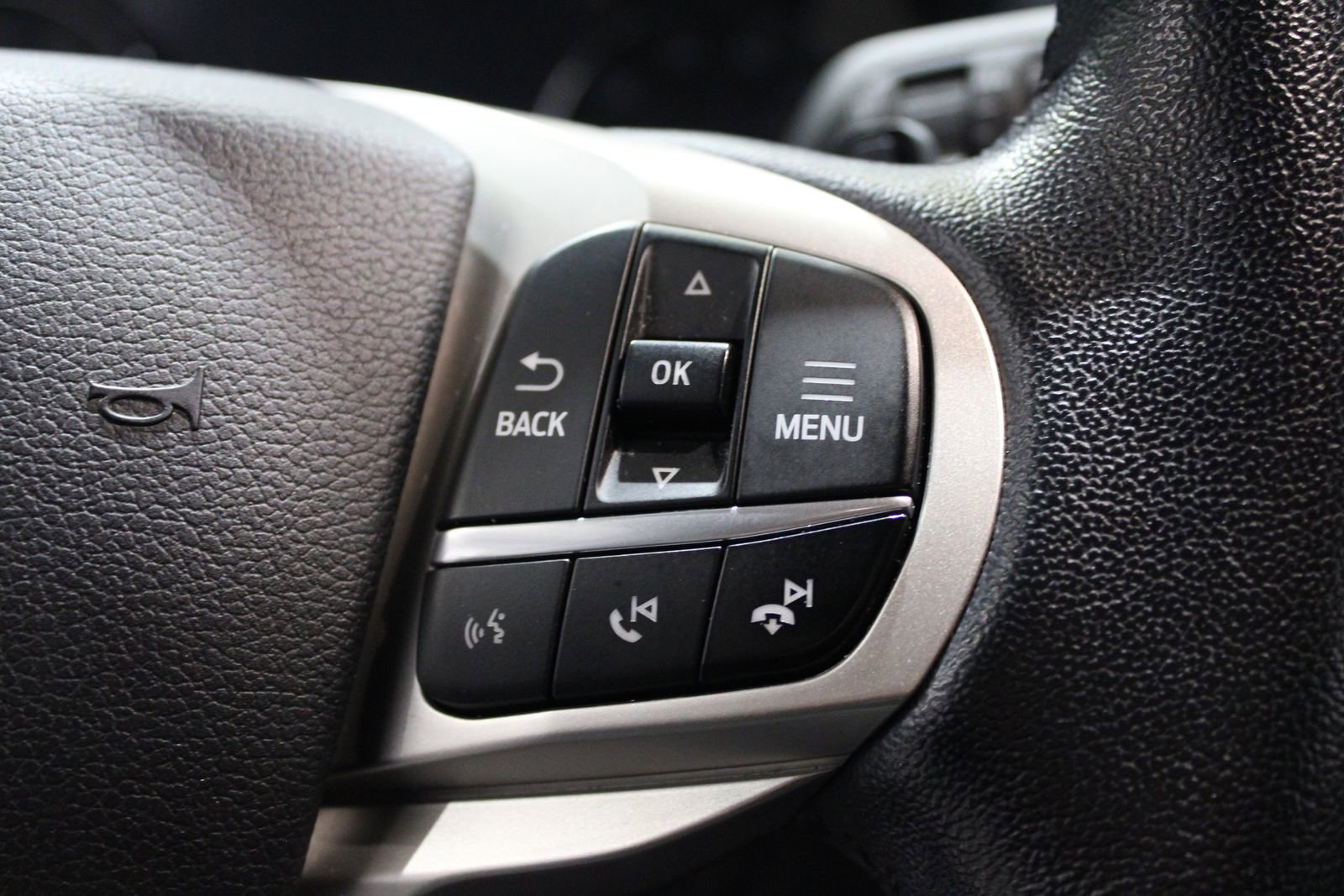 Used 2020 Ford Explorer XLT image 23