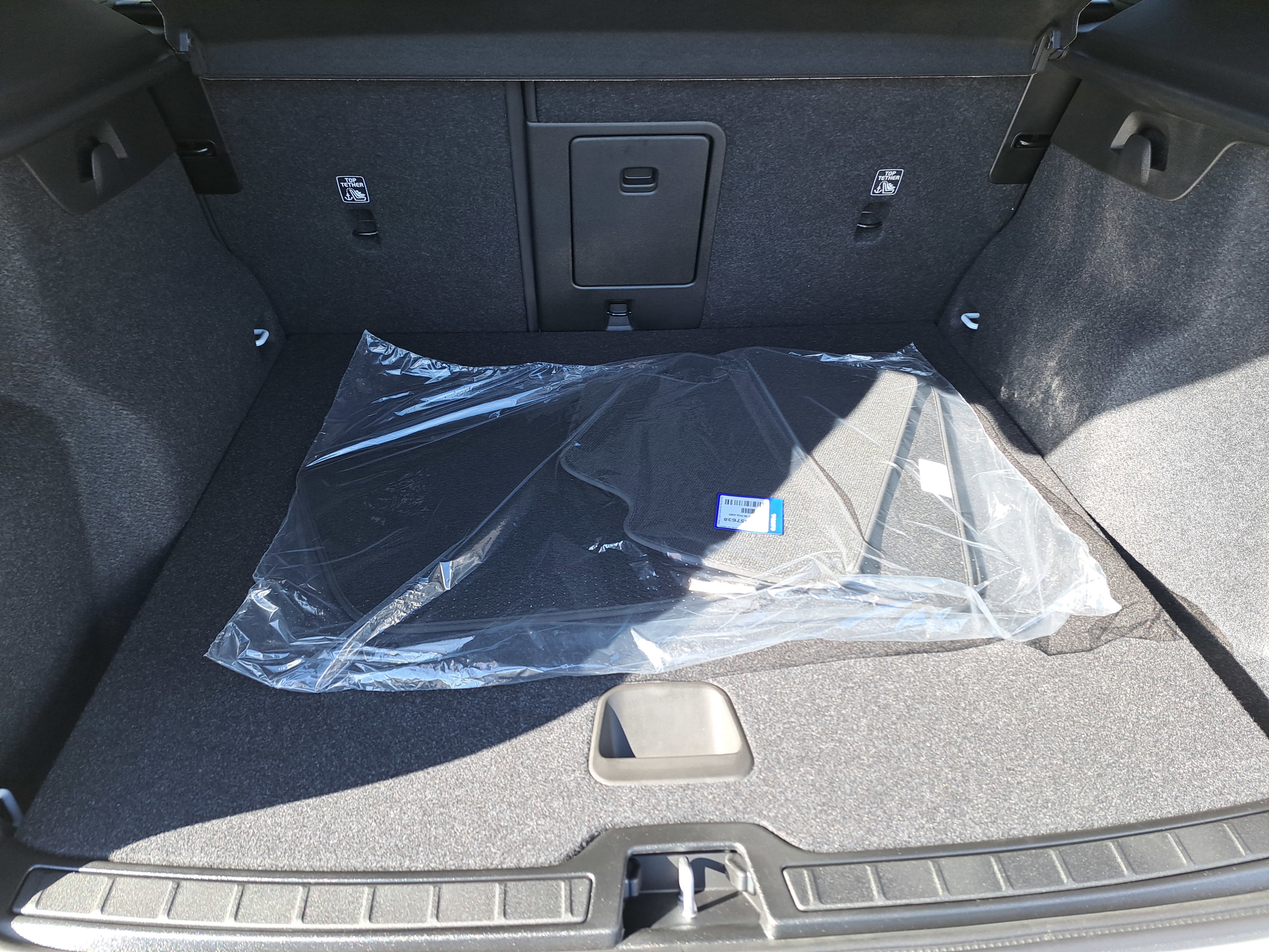 New 2026 Volvo XC40 B4 Core w/ Climate Package image 8