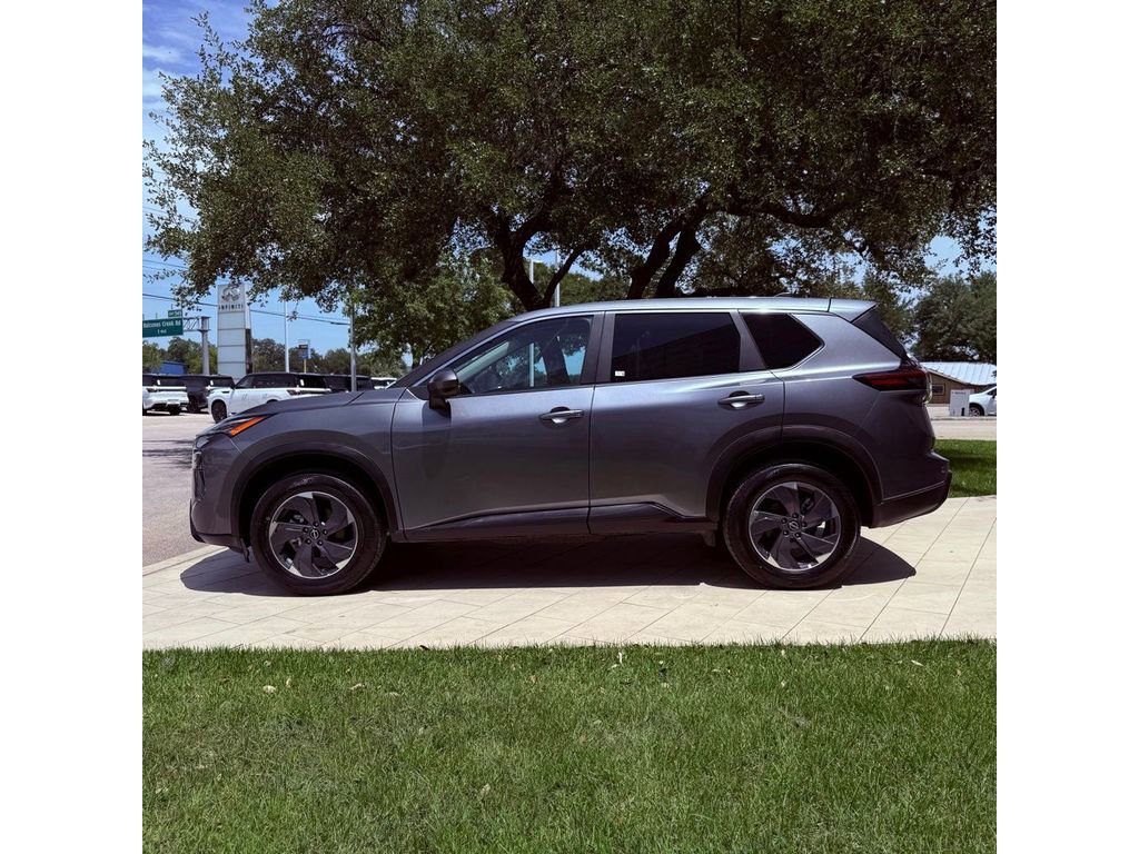 Used 2025 Nissan Rogue SV FWD image 9