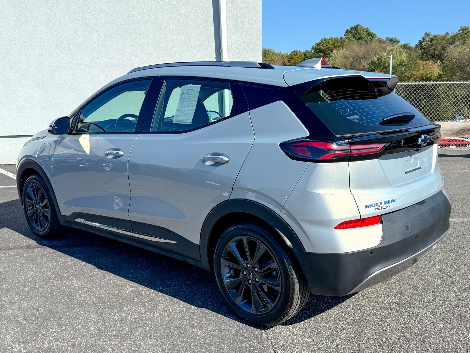 Used 2022 Chevrolet Bolt EUV Premier w/ Launch Edition image 9