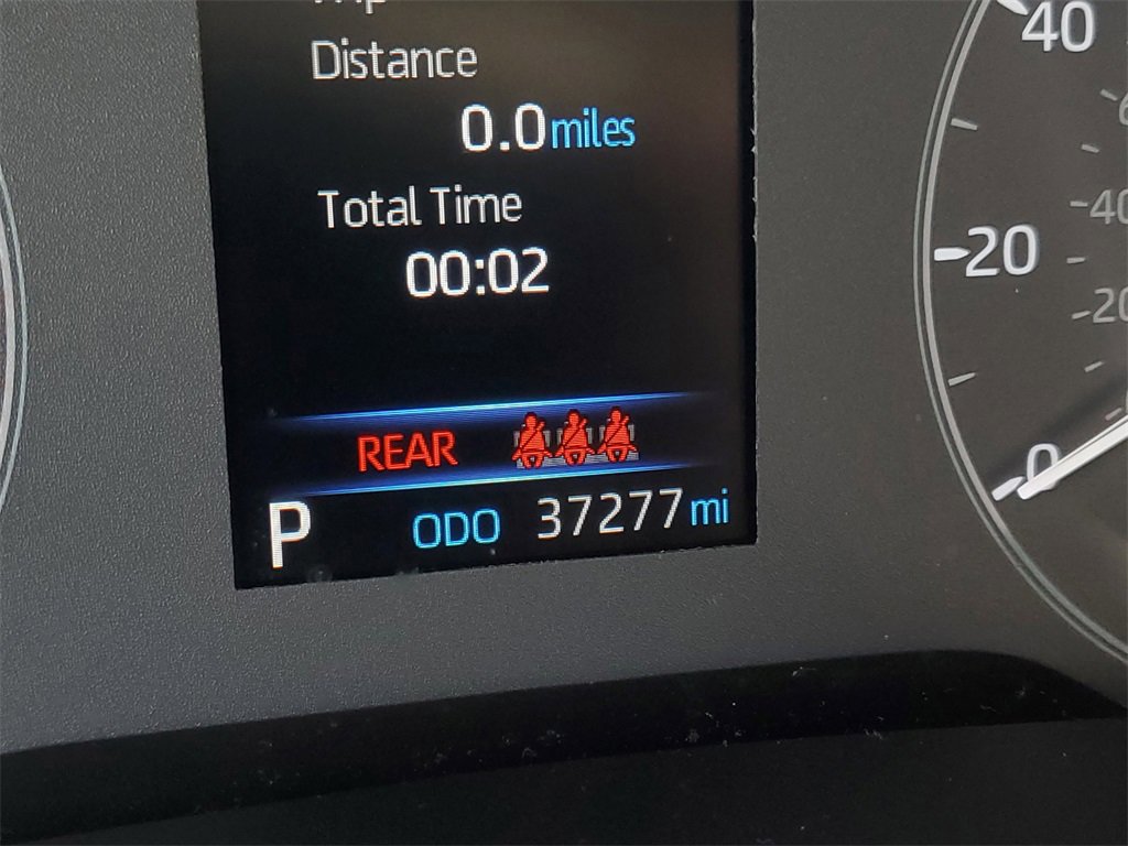 Used 2025 Toyota Corolla Cross L image 22