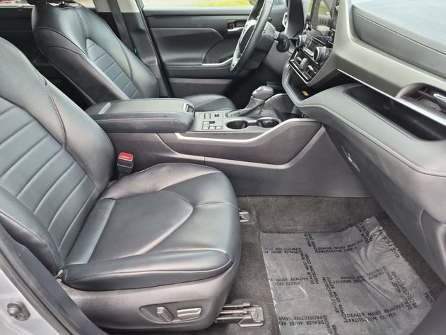 Certified 2024 Toyota Highlander XLE AWD/4WD image 30