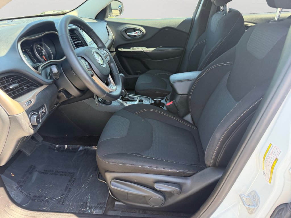 Used 2016 Jeep Cherokee Latitude w/ Cold Weather Group AWD/4WD image 15