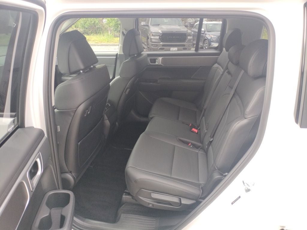 Used 2025 Hyundai Santa Fe SEL FWD image 33