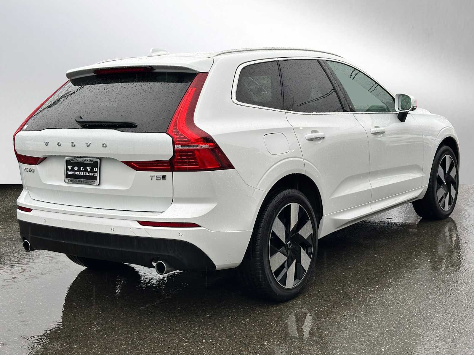 Used 2020 Volvo XC60 T5 Momentum image 3