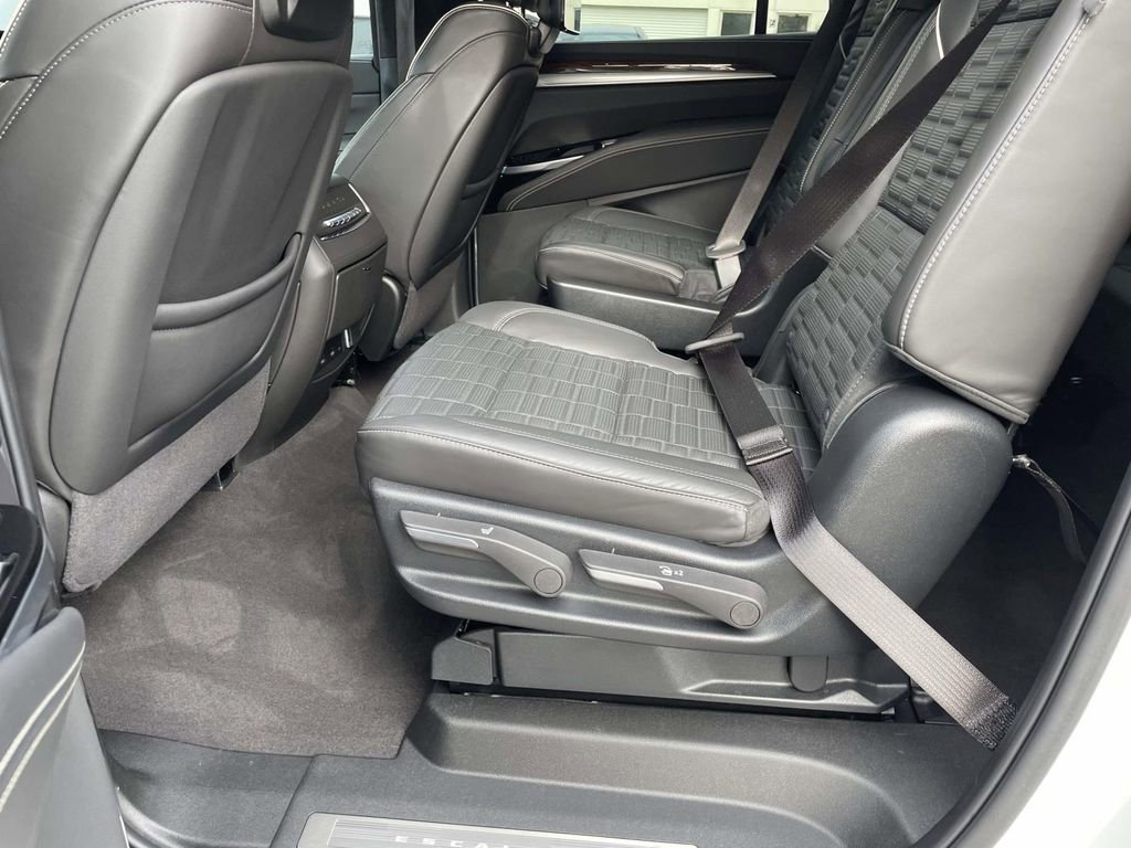 Certified 2025 Cadillac Escalade ESV Sport Platinum image 14