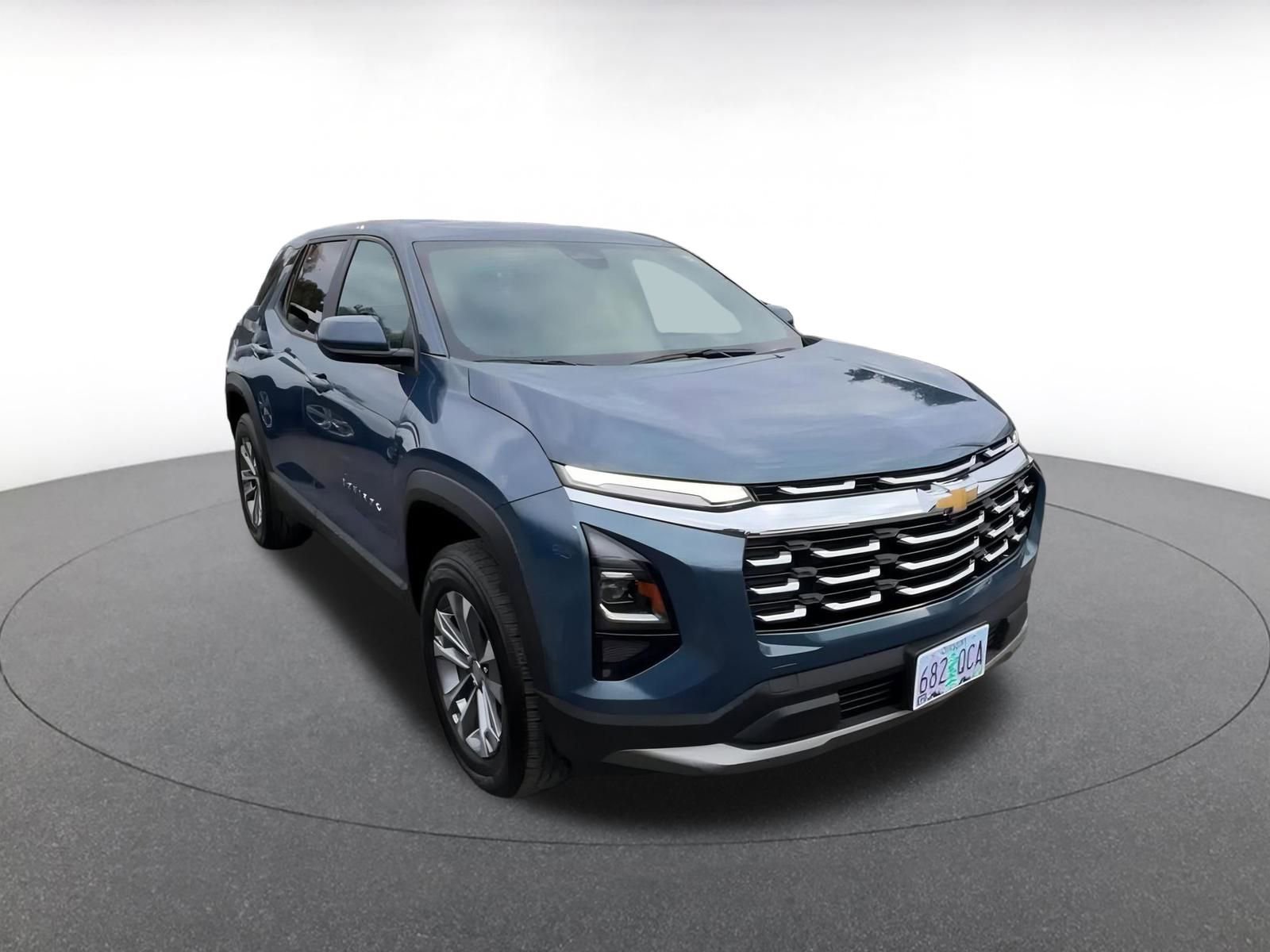 Used 2025 Chevrolet Equinox LT image 3
