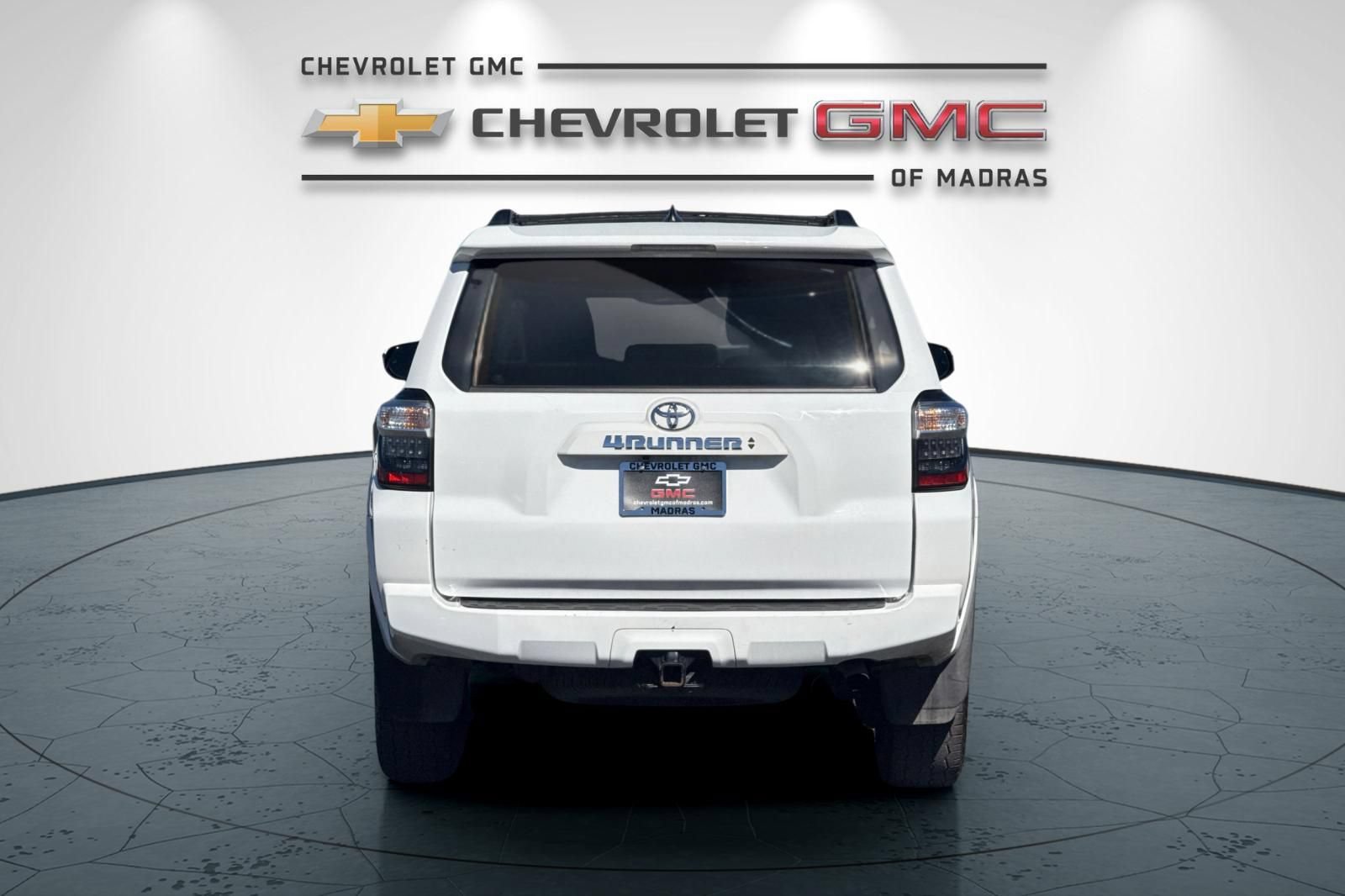 Used 2024 Toyota 4Runner SR5 AWD/4WD image 4