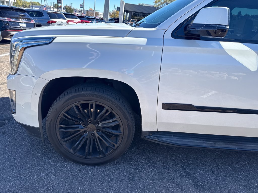 Used 2019 Cadillac Escalade Luxury RWD image 37
