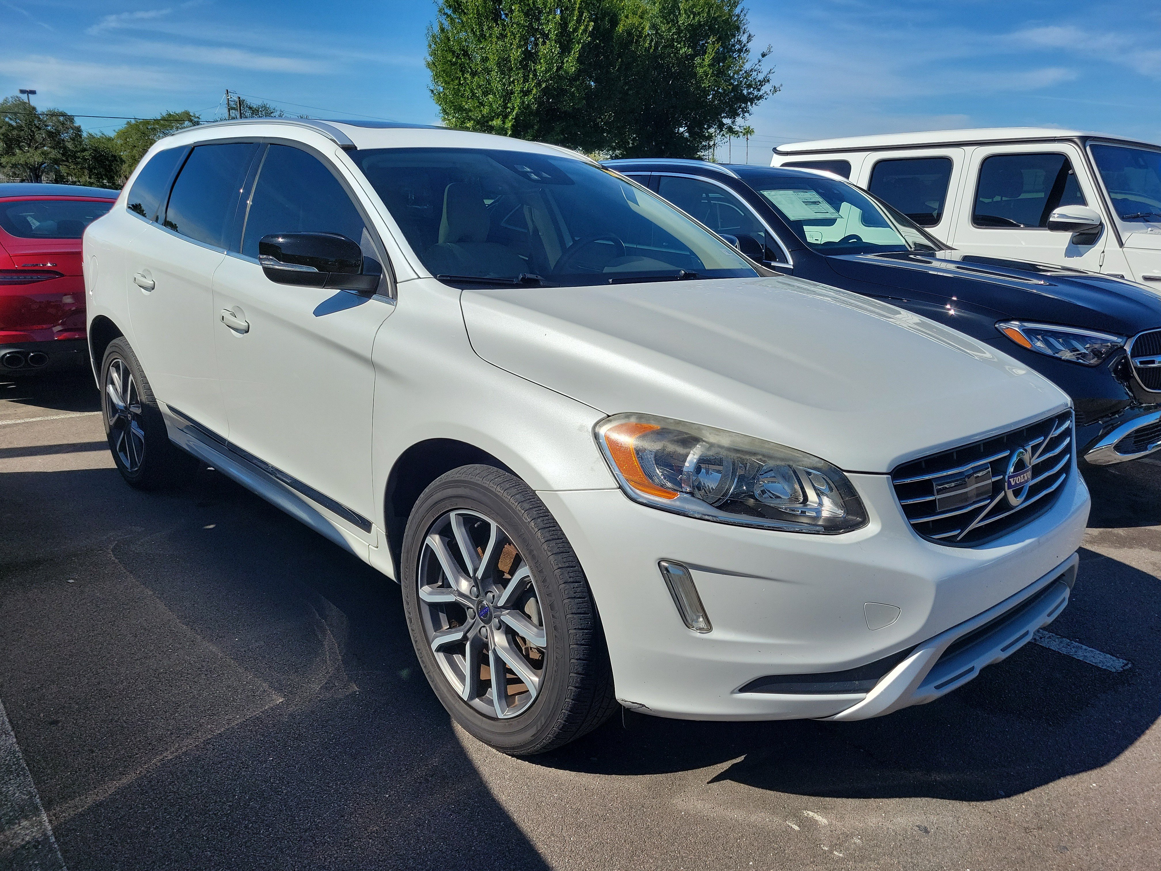 Used 2017 Volvo XC60 T6 Dynamic w/ Advanced Package AWD/4WD image 2