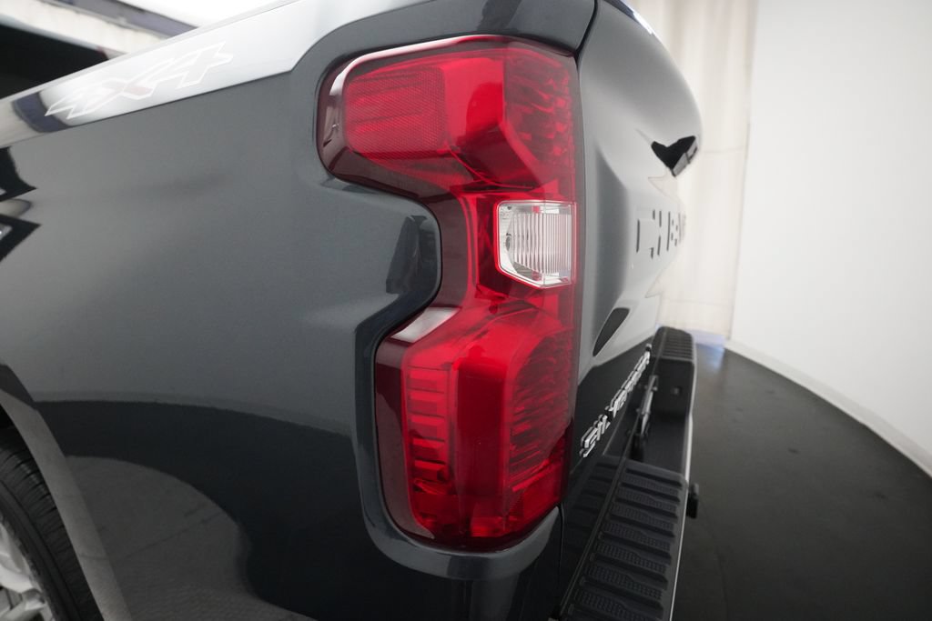 Used 2022 Chevrolet Silverado 1500 LT AWD/4WD image 30
