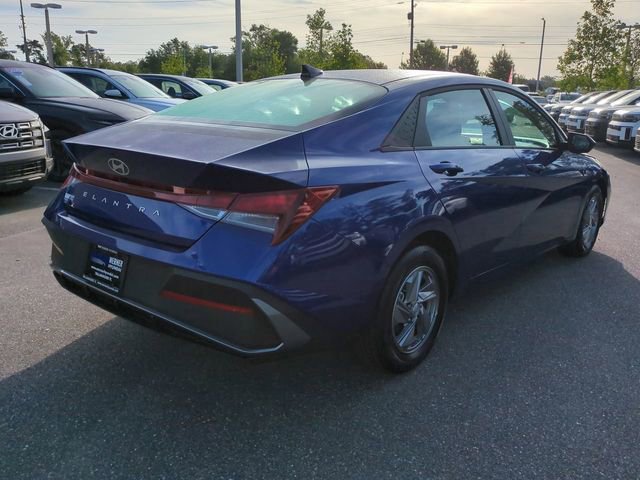 Certified 2025 Hyundai Elantra SE FWD image 5