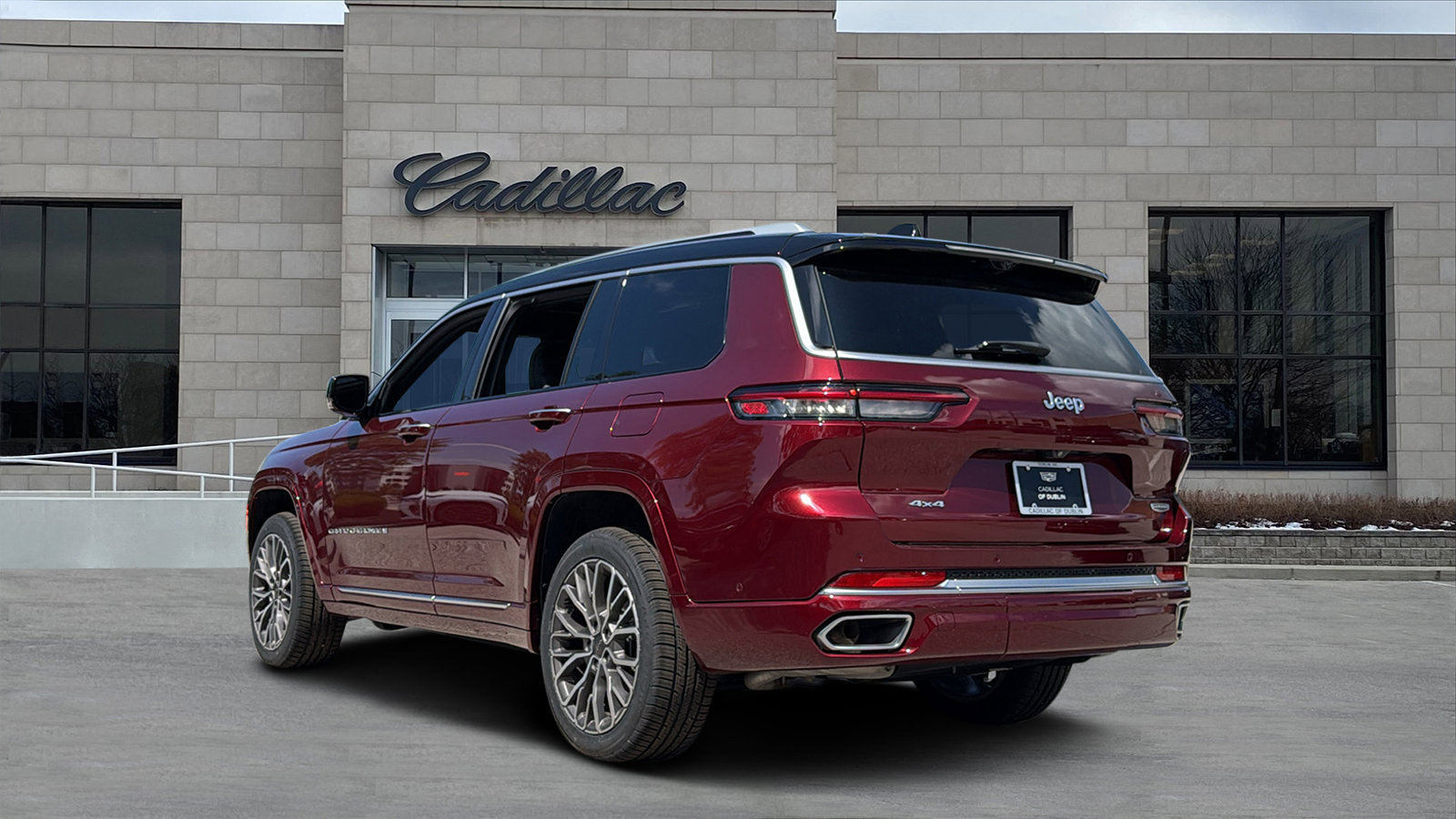 Used 2023 Jeep Grand Cherokee L Summit AWD/4WD image 4