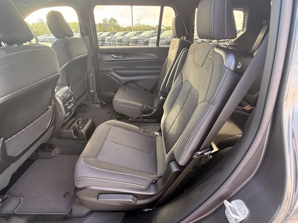 New 2026 Jeep Grand Cherokee L Laredo AWD/4WD image 24