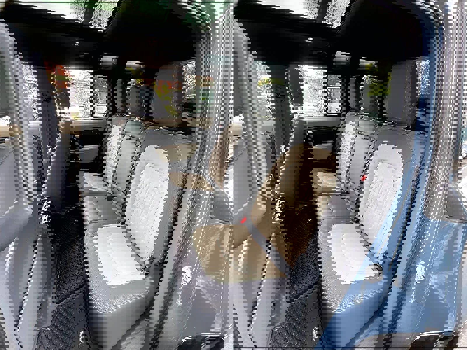 Used 2022 Land Rover Defender 110 X-Dynamic SE image 28