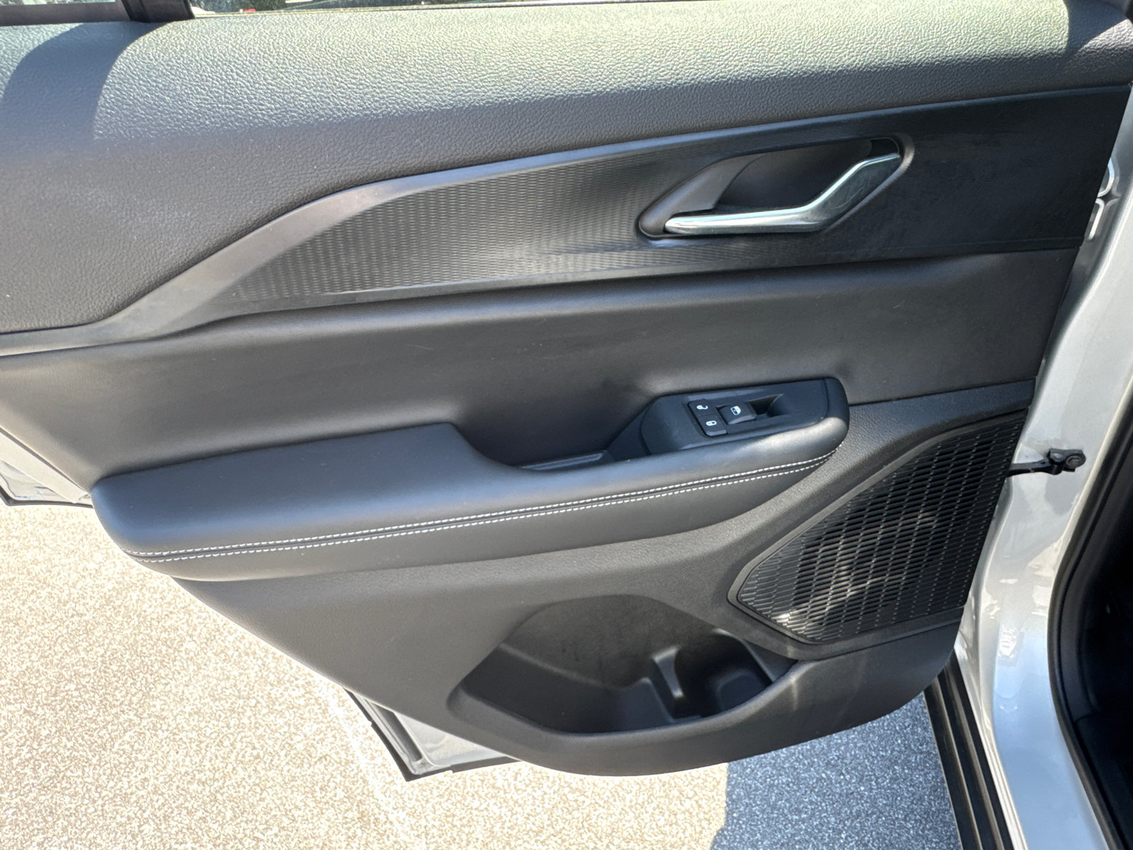 Used 2025 Jeep Grand Cherokee Laredo X RWD image 24