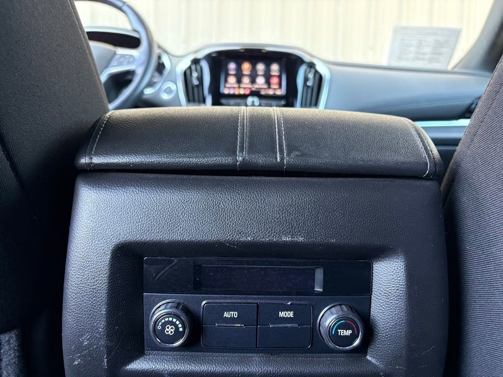 Used 2022 Chevrolet Traverse LT FWD image 39