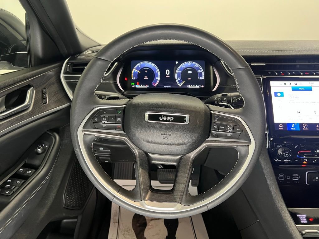 Used 2024 Jeep Grand Cherokee Limited image 13