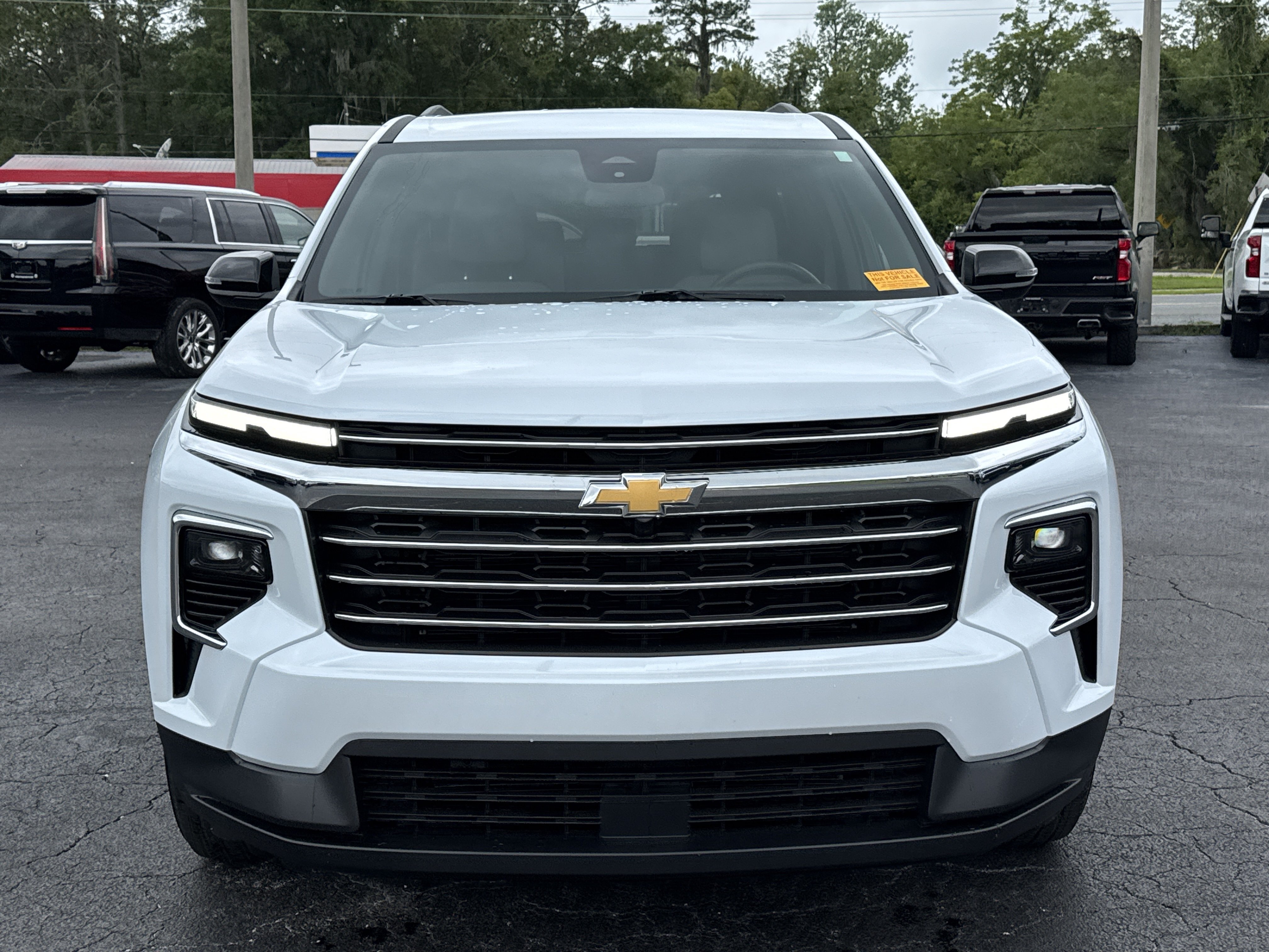 Used 2026 Chevrolet Traverse LT FWD image 3