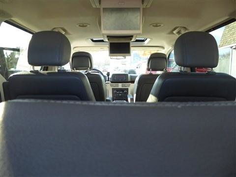 Used 2014 Volkswagen Routan SEL Premium image 20