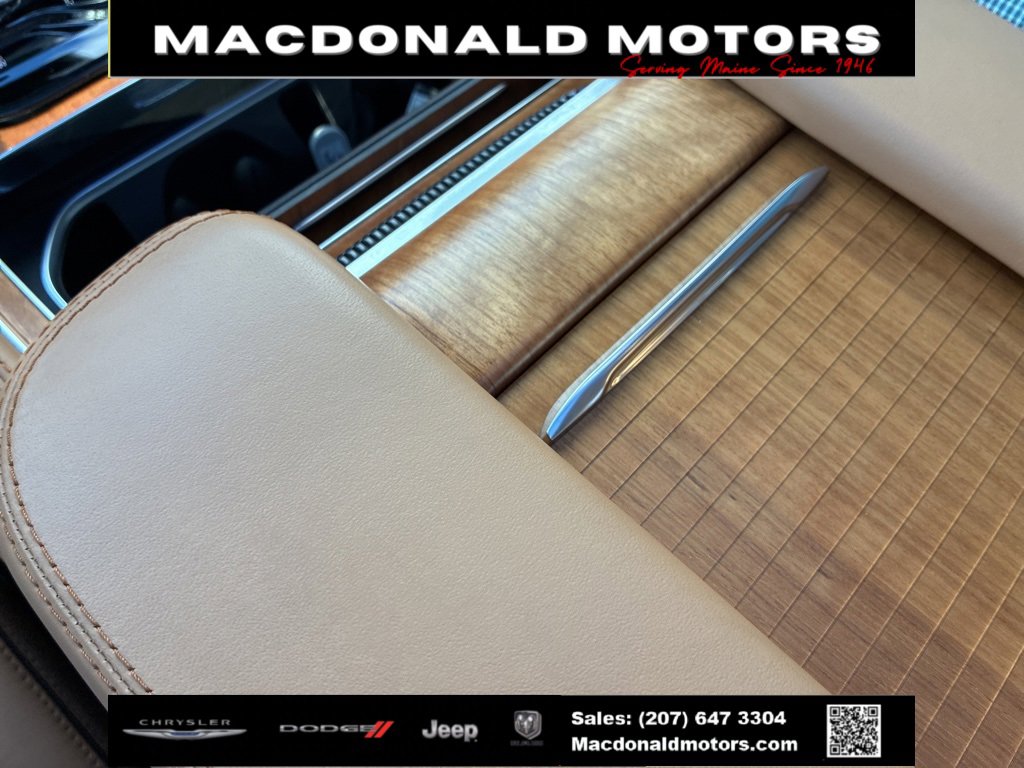 Used 2024 Jeep Grand Wagoneer Series III w/ HD Trailer Tow Package image 35