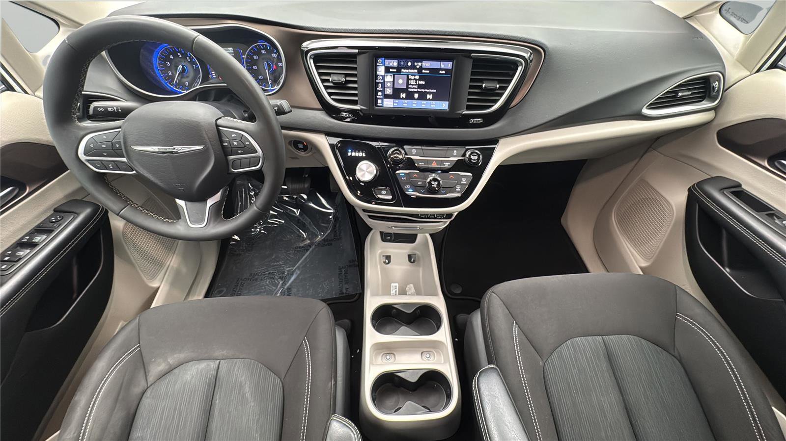 Used 2023 Chrysler Voyager LX FWD image 27