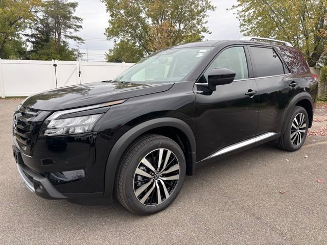 New 2025 Nissan Pathfinder Platinum w/ Black Appearance Package