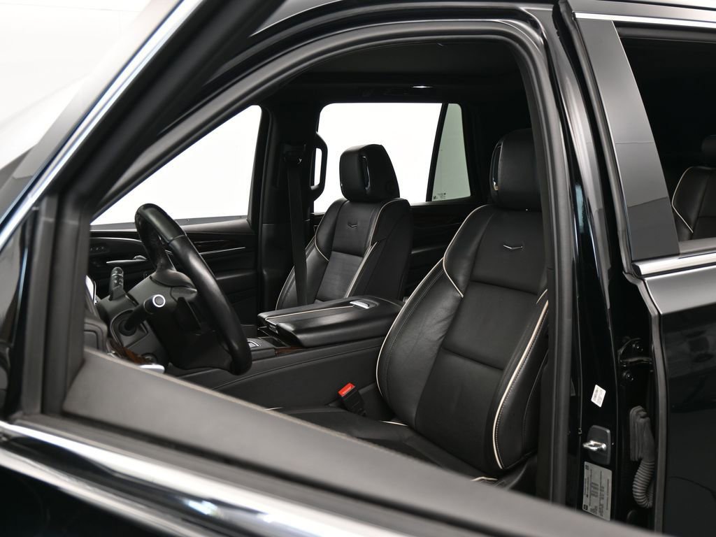 Used 2023 Cadillac Escalade Premium Luxury image 10