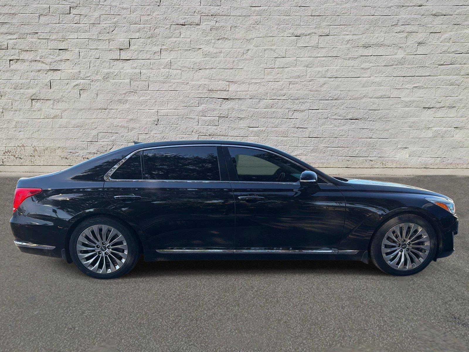 Used 2019 Genesis G90 5.0 Ultimate RWD image 2
