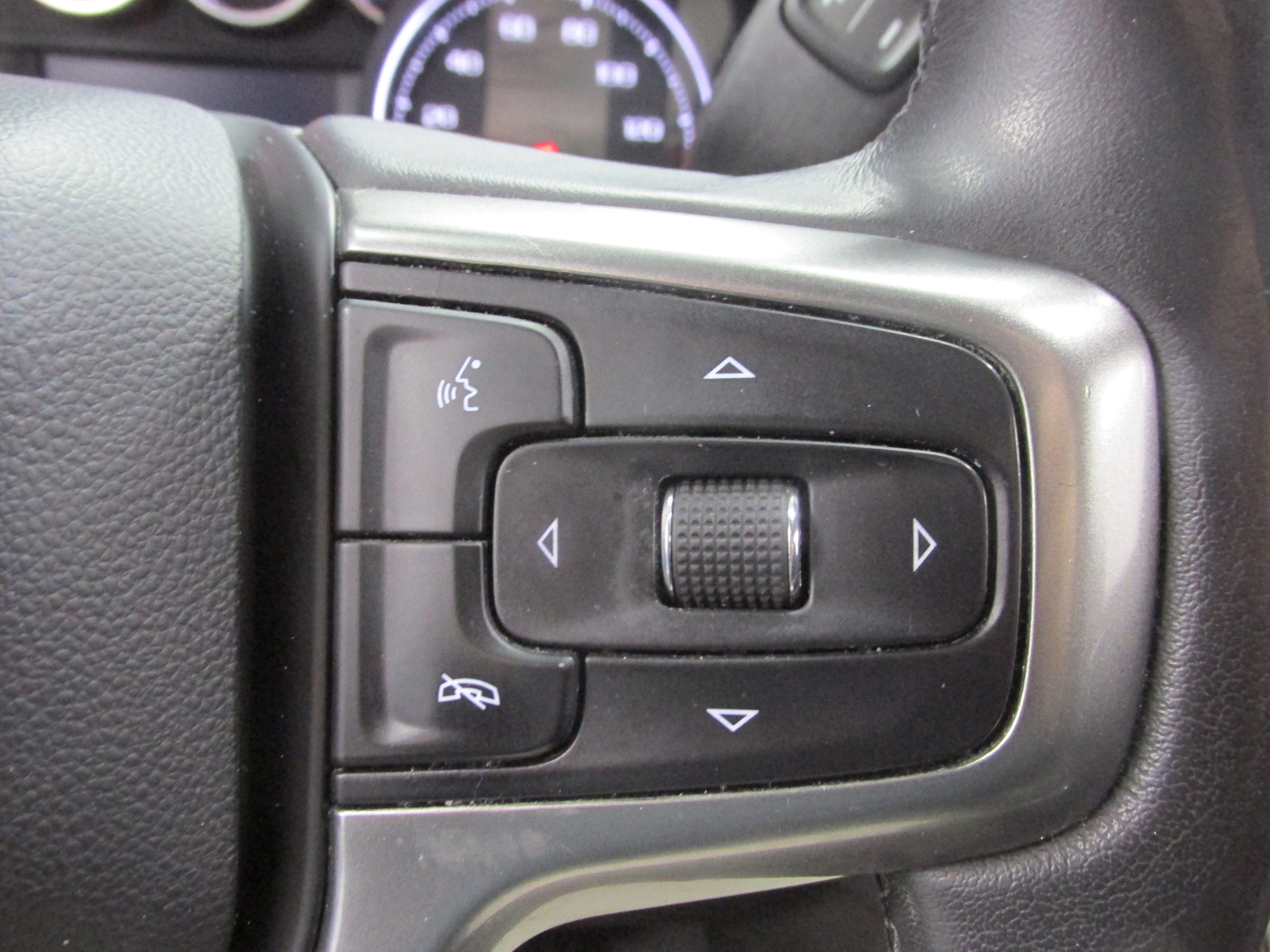 Used 2020 Chevrolet Silverado 1500 RST image 32