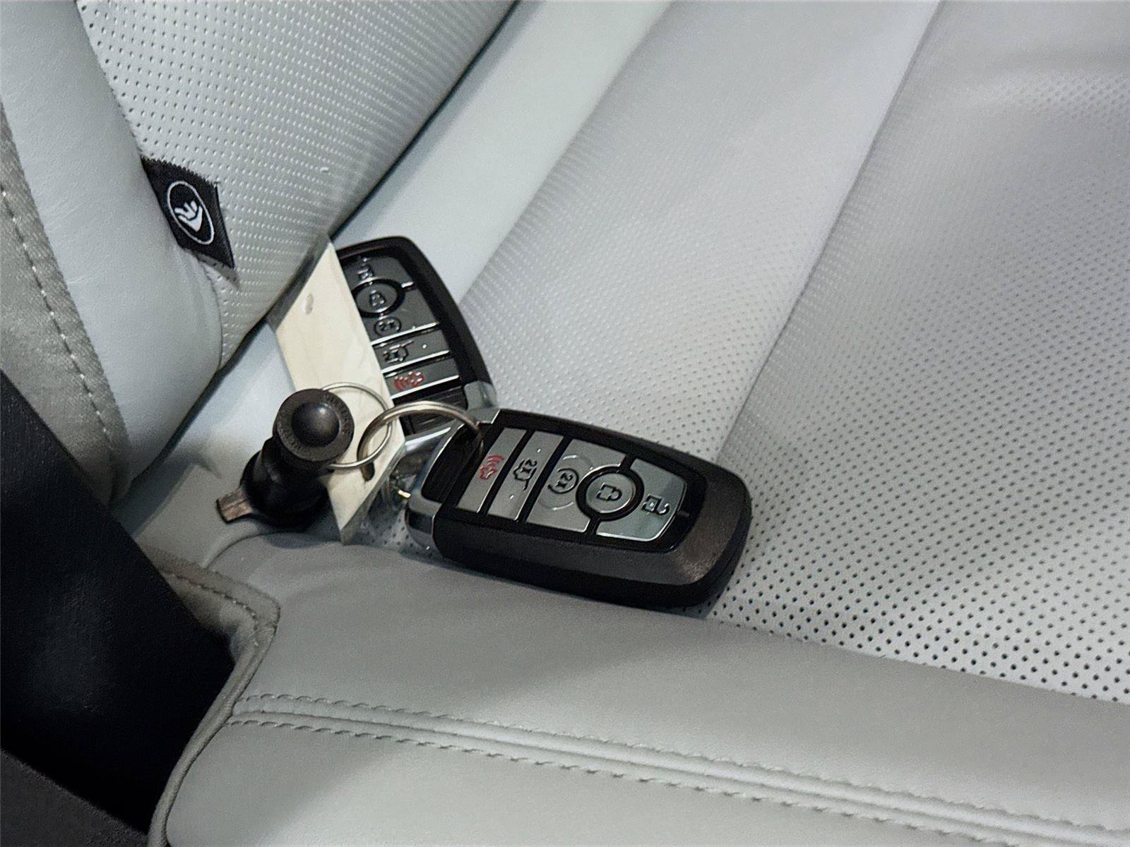 Used 2025 Ford Expedition Max Platinum w/ Platinum Ultimate Package AWD/4WD image 26