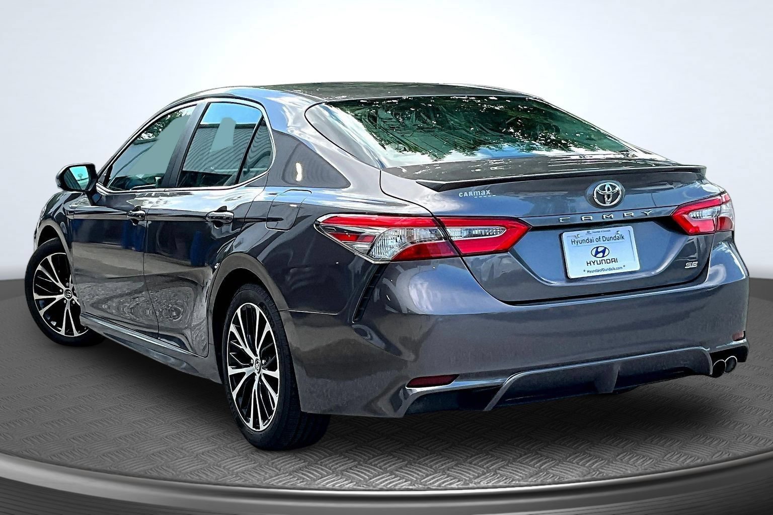 Used 2018 Toyota Camry SE FWD image 3