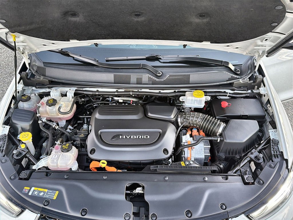 Used 2023 Chrysler Pacifica Limited w/ Uconnect Theater Family Group image 18