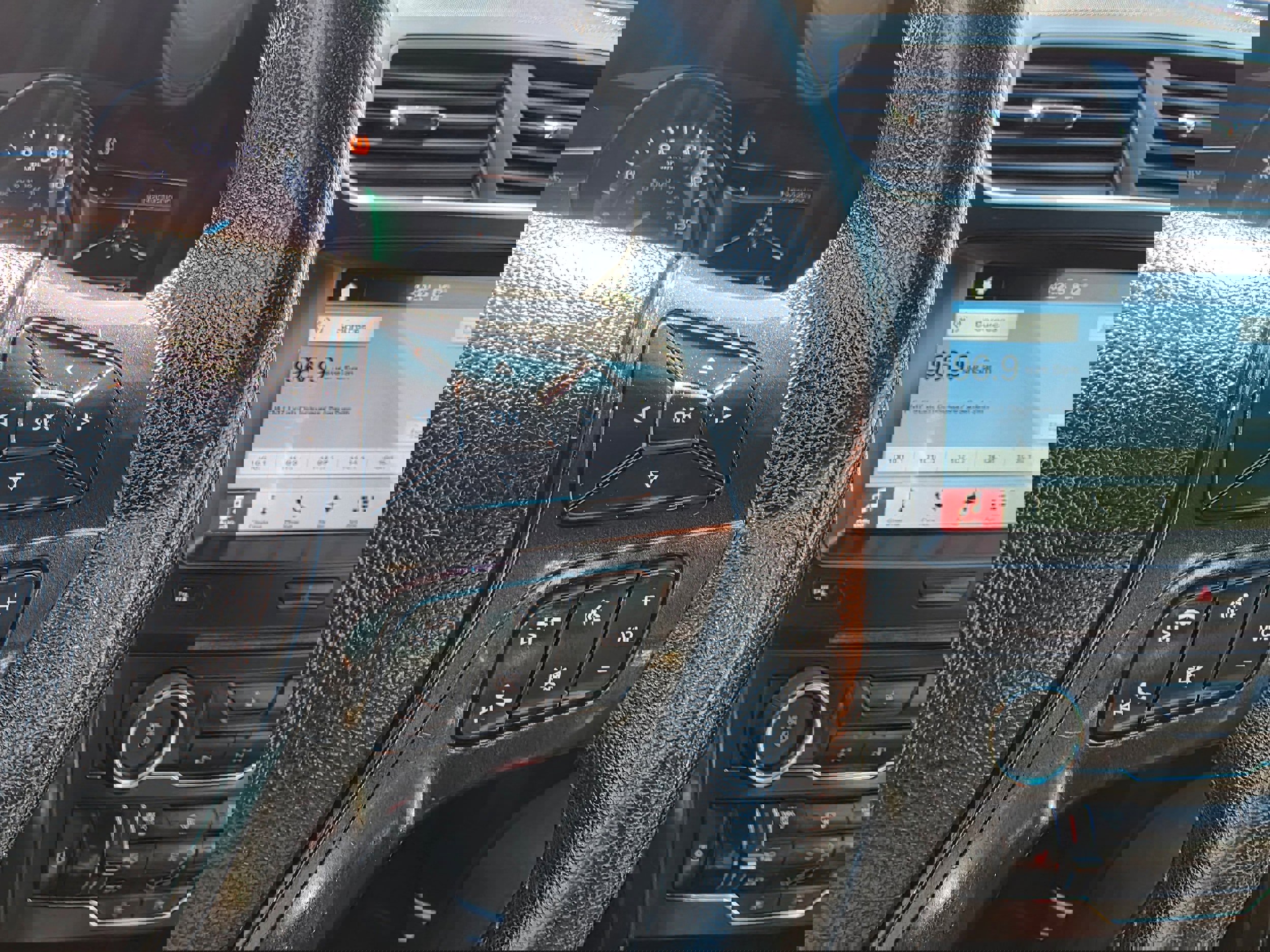 Used 2017 Ford Explorer XLT w/ Equipment Group 202A AWD/4WD image 17