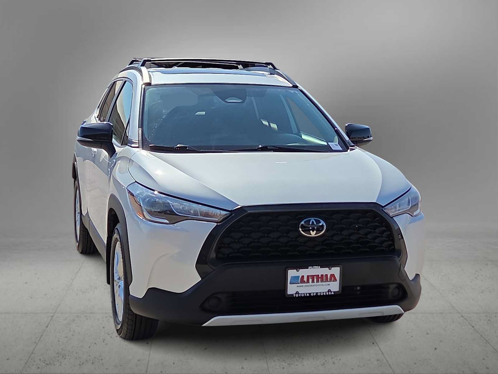 Certified 2025 Toyota Corolla Cross LE w/ Moonroof Package FWD image 3