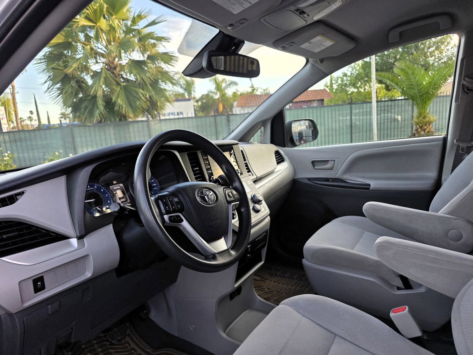 Used 2020 Toyota Sienna L FWD image 5