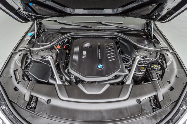 Used 2019 BMW 740i w/ M Sport Package RWD image 17