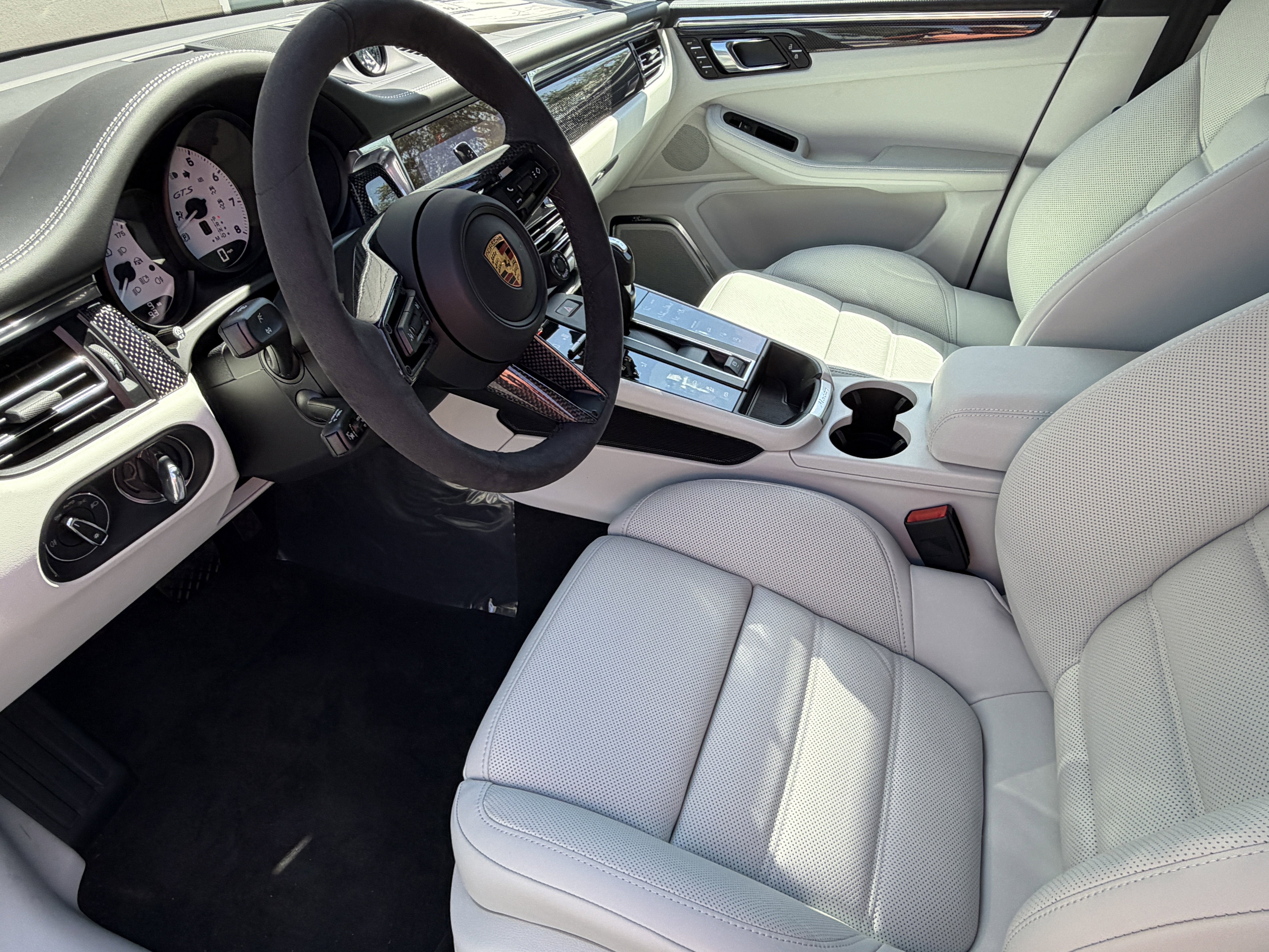 New 2026 Porsche Macan GTS AWD/4WD image 4